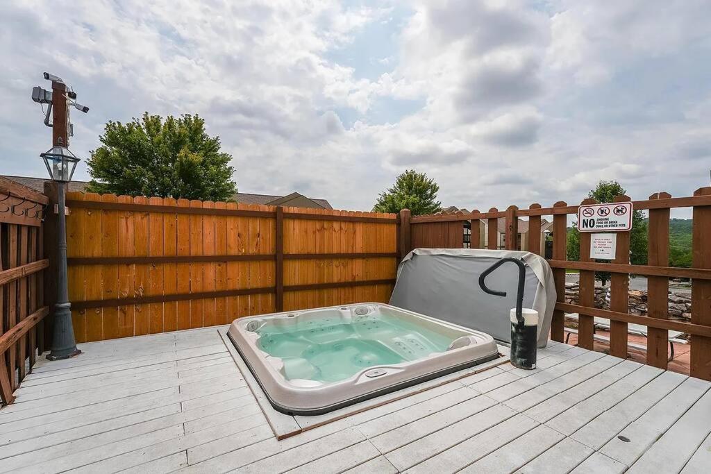 Modern Comfort: Updated Cozy Condo In Indian Point Branson Exterior foto