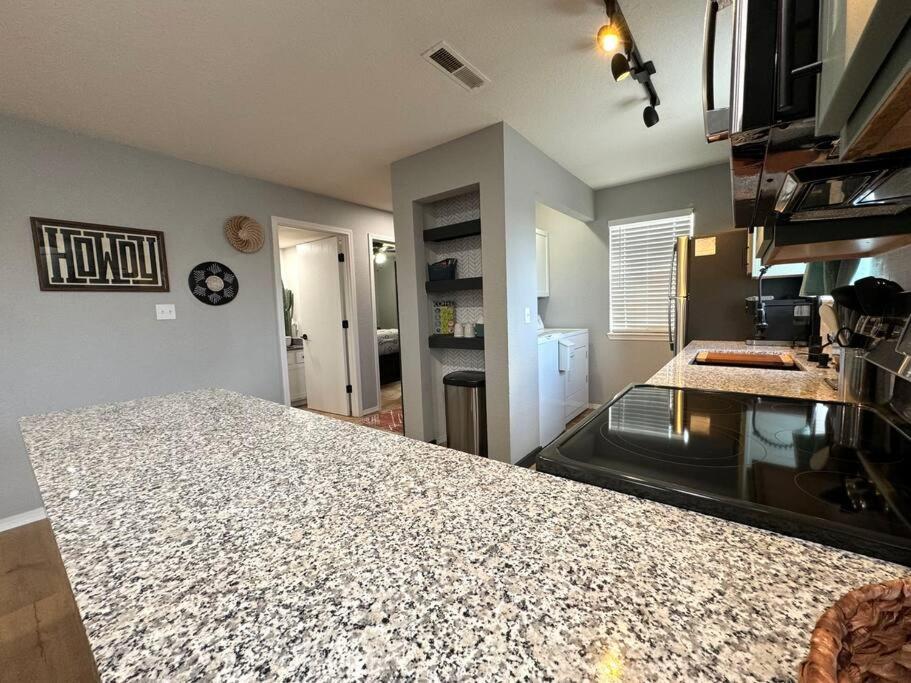 Modern Comfort: Updated Cozy Condo In Indian Point Branson Exterior foto